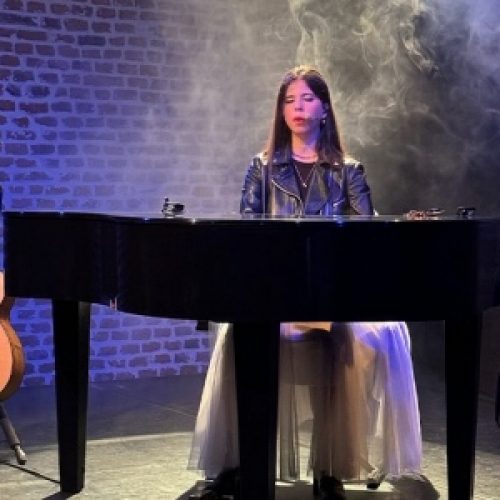 Sarina au piano
